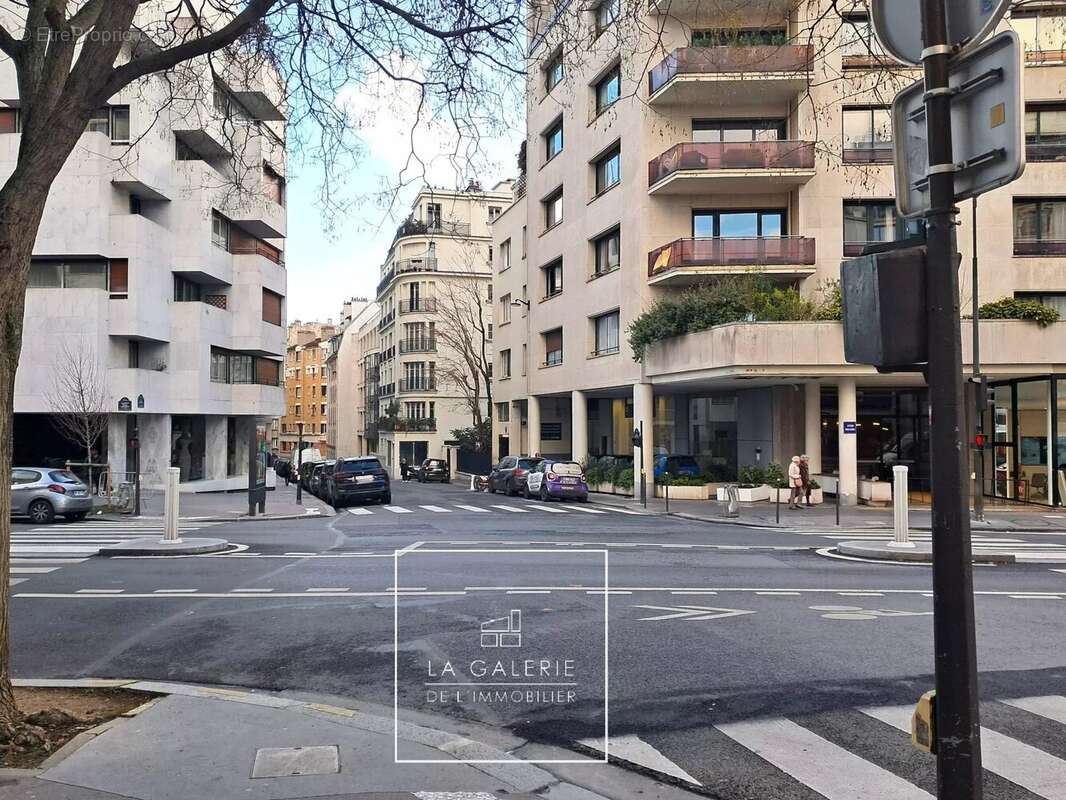 Parking à PARIS-16E