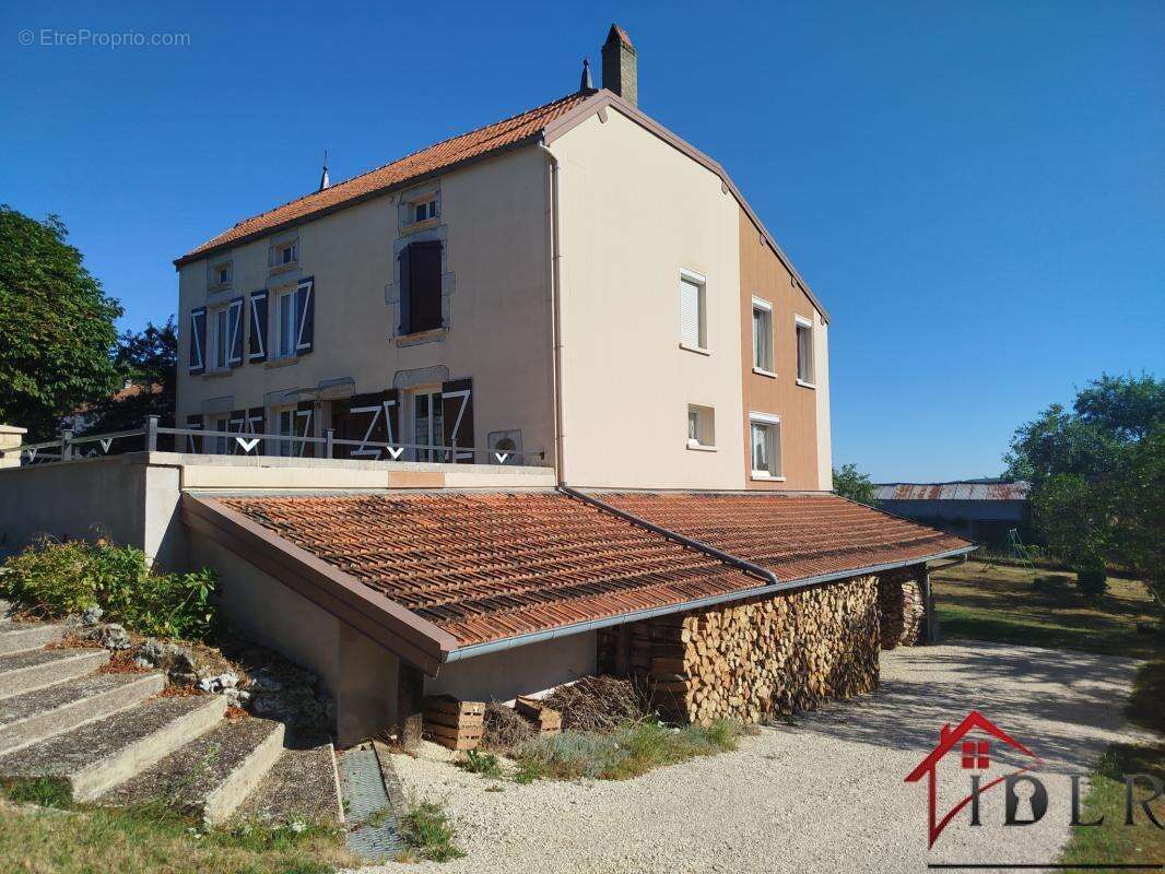 Maison en pierre non mitoyenne 220 m2 - 5 chambres - terrain - photo 3