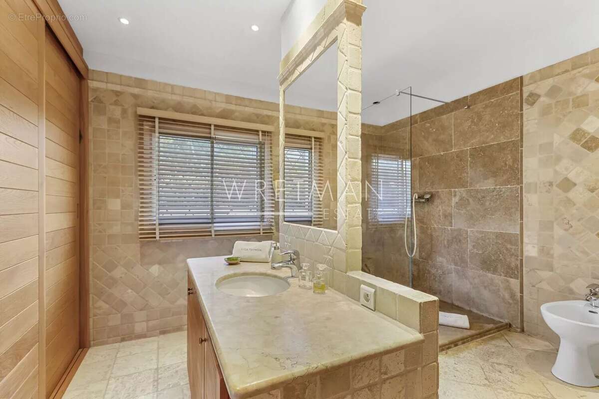 Maison à LES ISSAMBRES