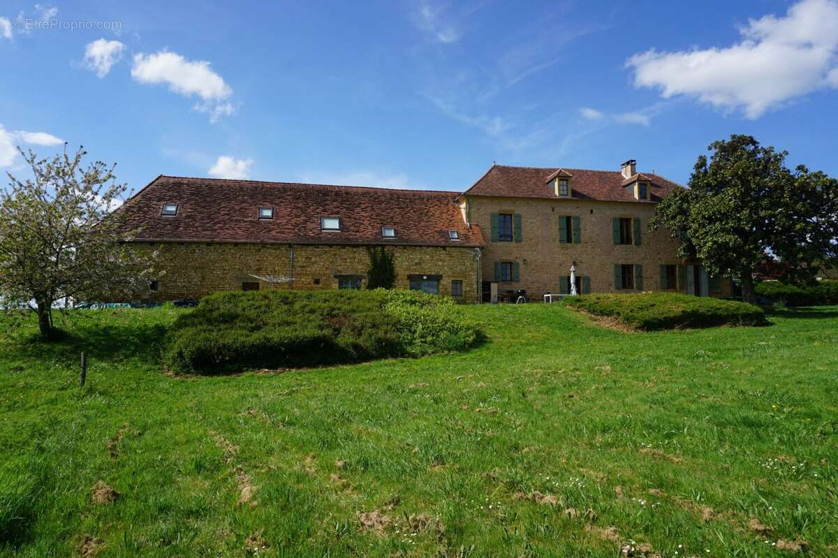 Domaine d'exception en pierre niché au coeur de 2,2 hectares - photo 3