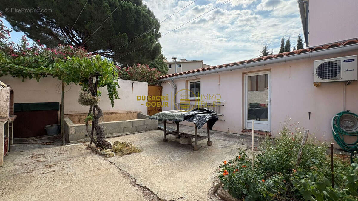 Maison à SAINT-ESTEVE