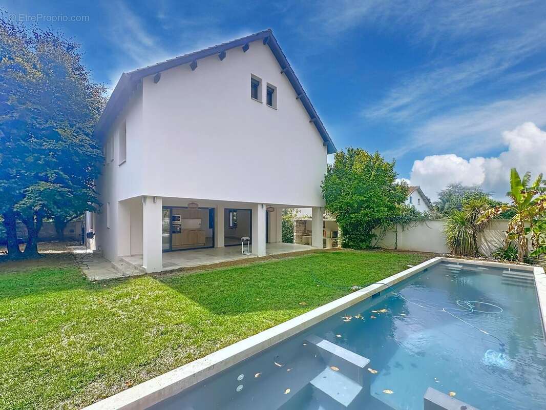Maison 221 m² à Cahors  - photo 2