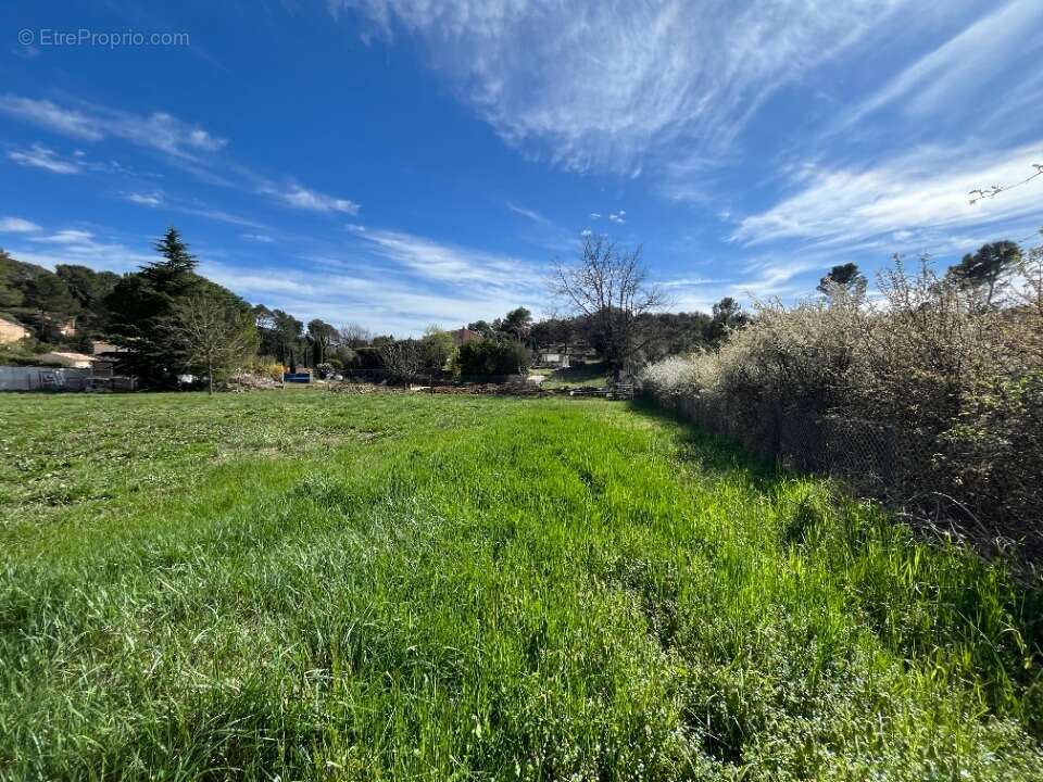 Terrain à FLASSANS-SUR-ISSOLE