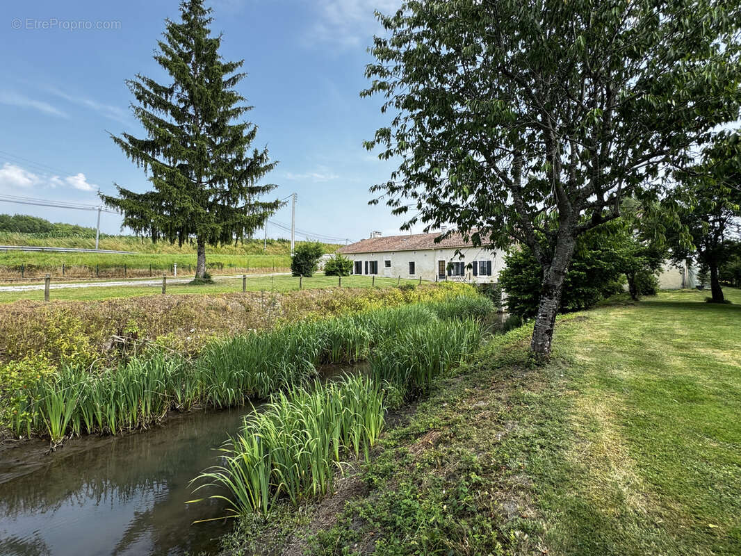 Maison à CHALLIGNAC