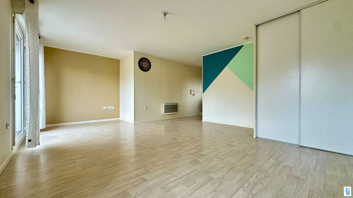 Appartement à SAINT-ETIENNE-DU-ROUVRAY