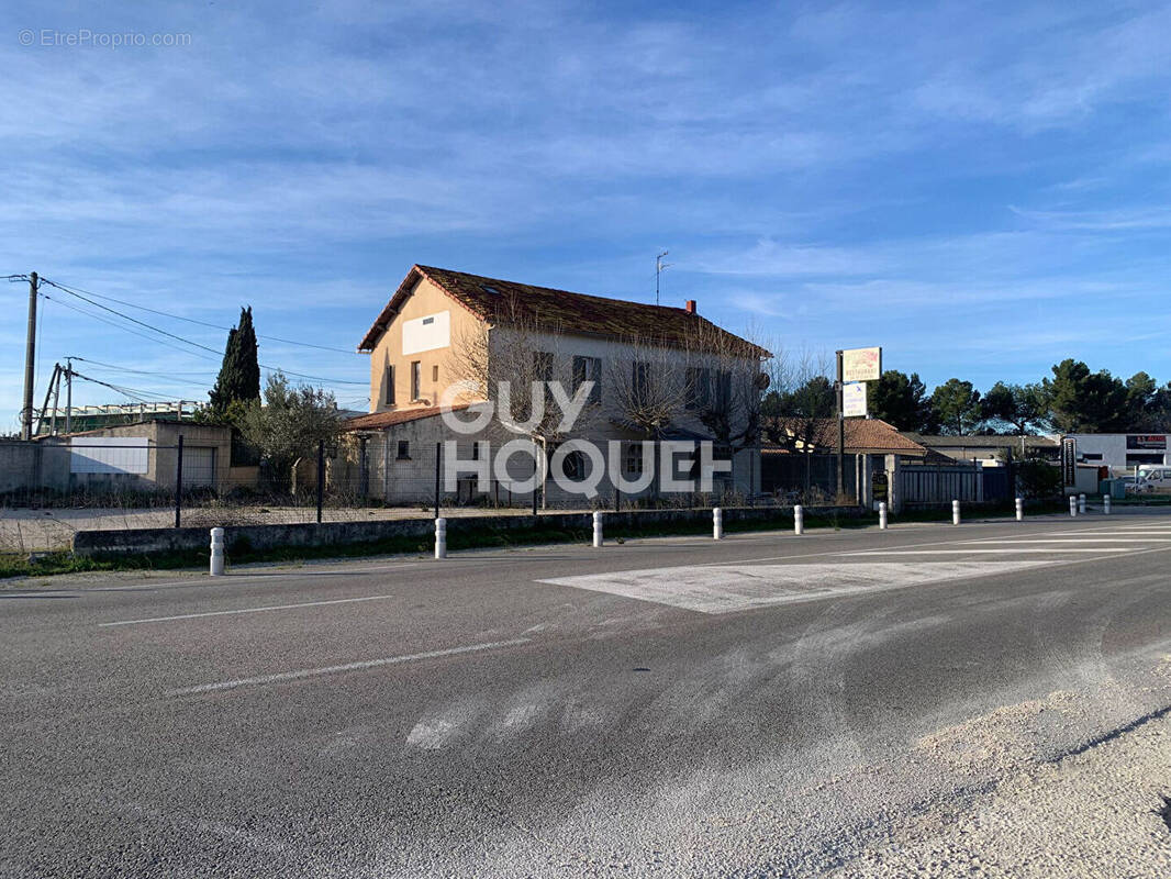 Commerce à SORGUES