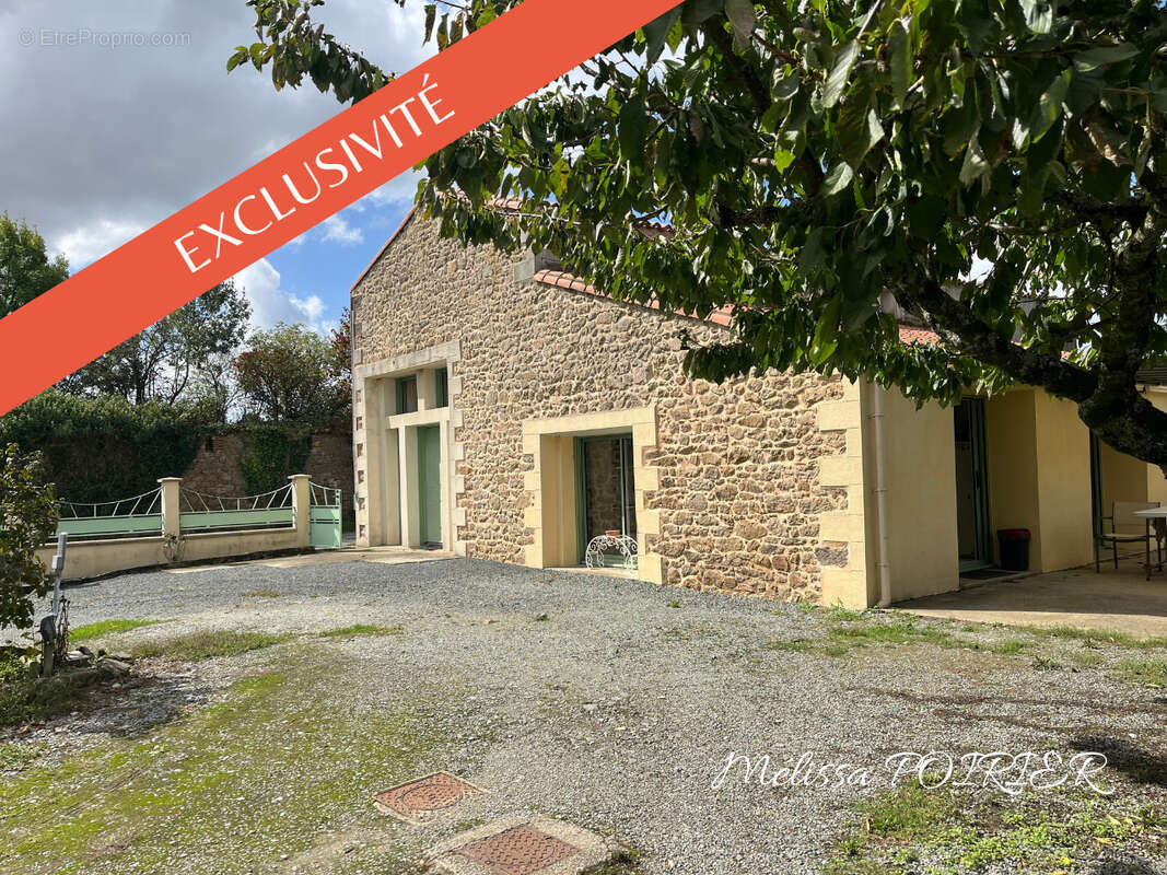 Maison à LES HERBIERS