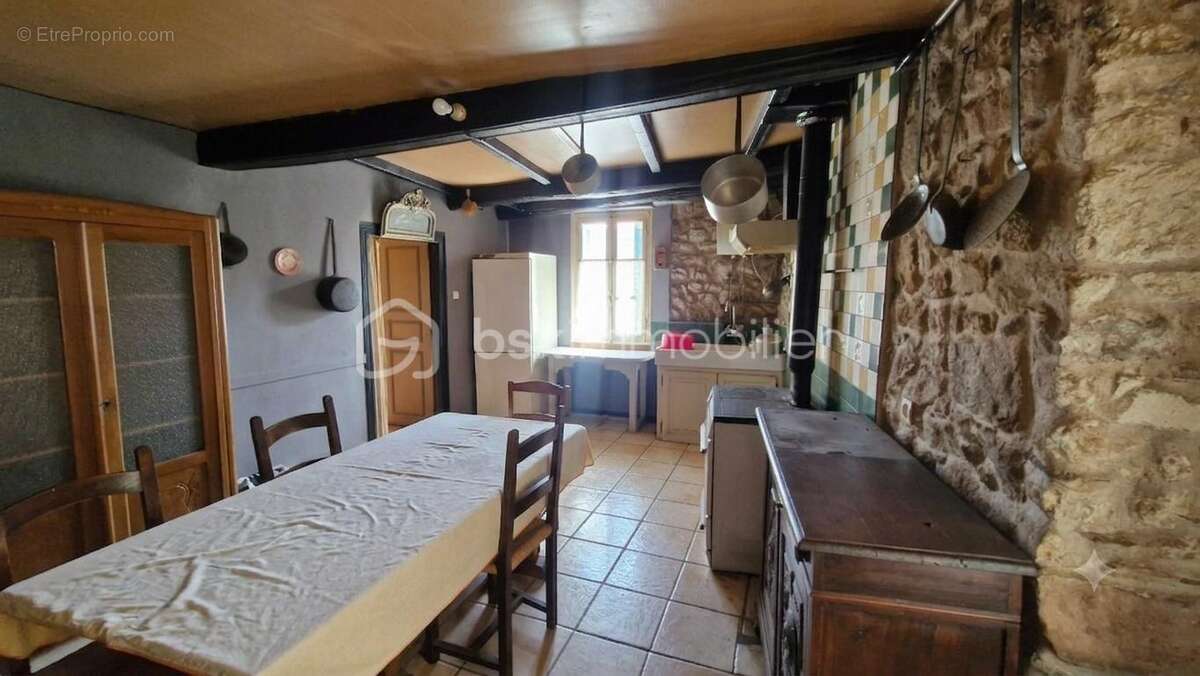 Maison de Village Authentique – 212m² de surface utile : 106 m² habitables + 106 m² à exploiter !!! - photo 21