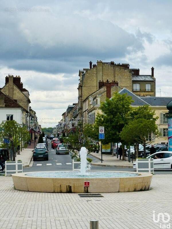 Photo 1 - Commerce à CHANTILLY