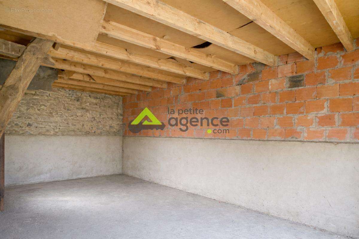 Maison à SAINT-MARC-A-FRONGIER