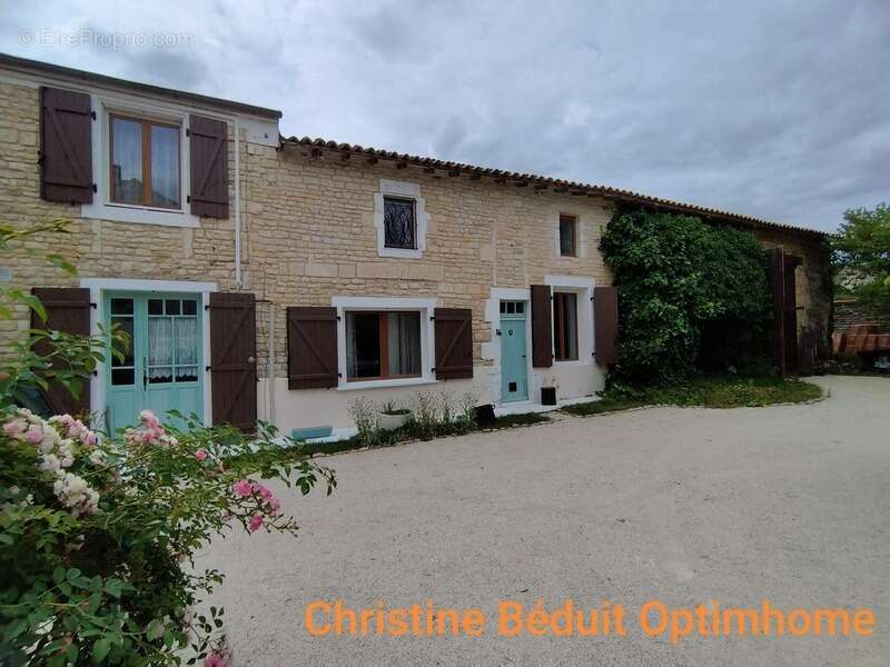 CHARENTE, COURCOME, maison 198 m², 4 chambres, grange, terrain 2401 m² clos - photo 6