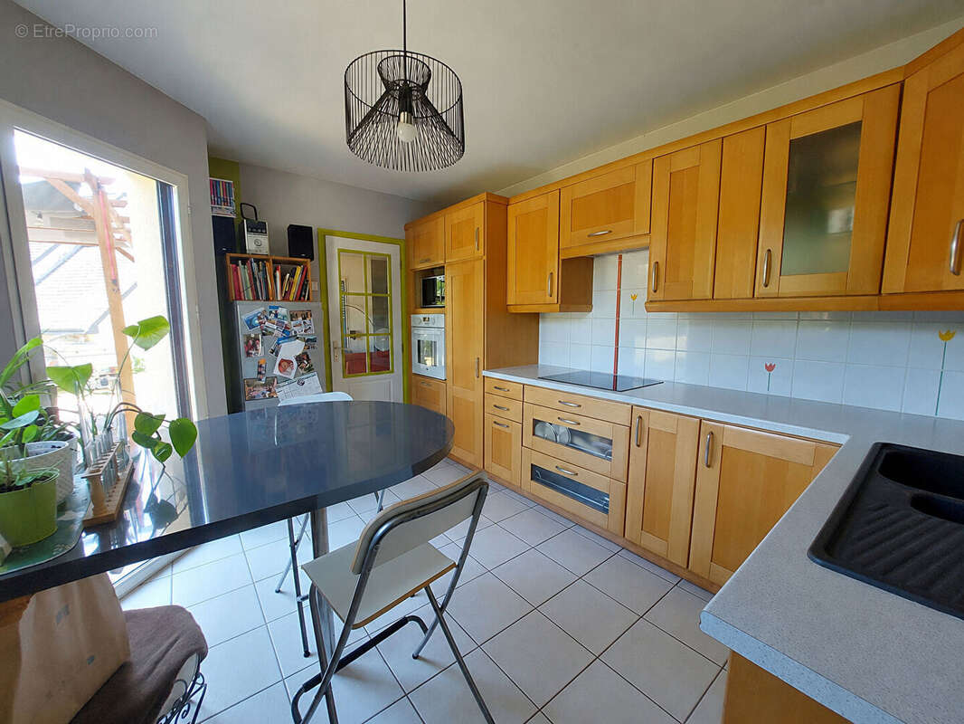 Maison Montreuil Le Gast 7 pièce(s) 125 m2 - photo 4