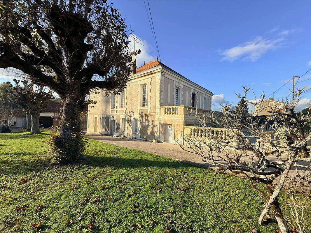 Maison à VOEUIL-ET-GIGET