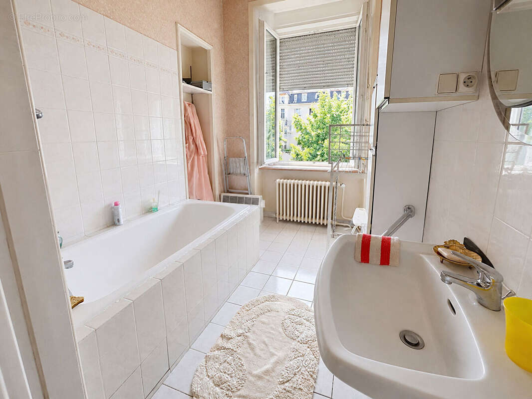Maison spacieuse de 8 pièces à vendre à Sartilly Baie Bocage - Rare sur le marché ! - photo 6