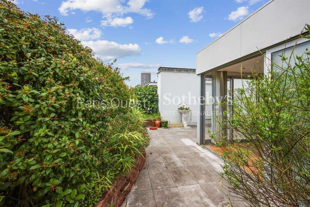 Appartement à NEUILLY-SUR-SEINE