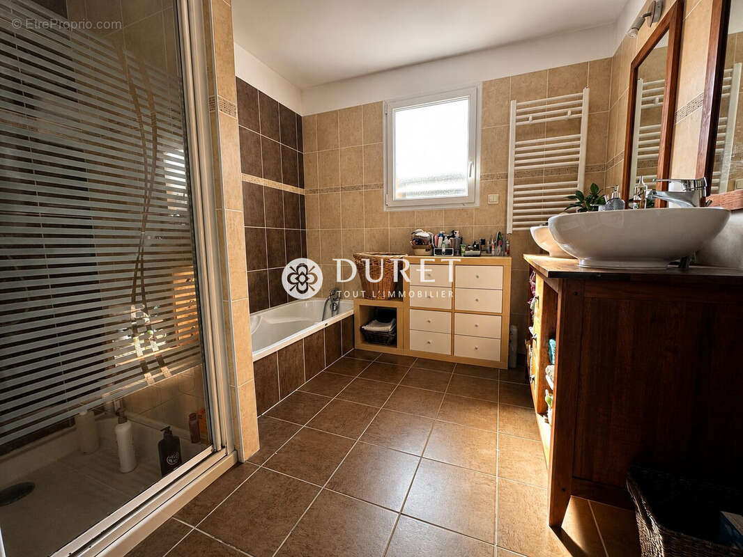 Maison 131 m² à La Bruffiere  - photo 8