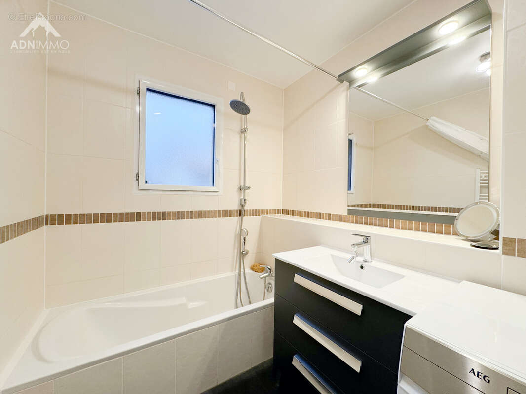 Appartement à PERON