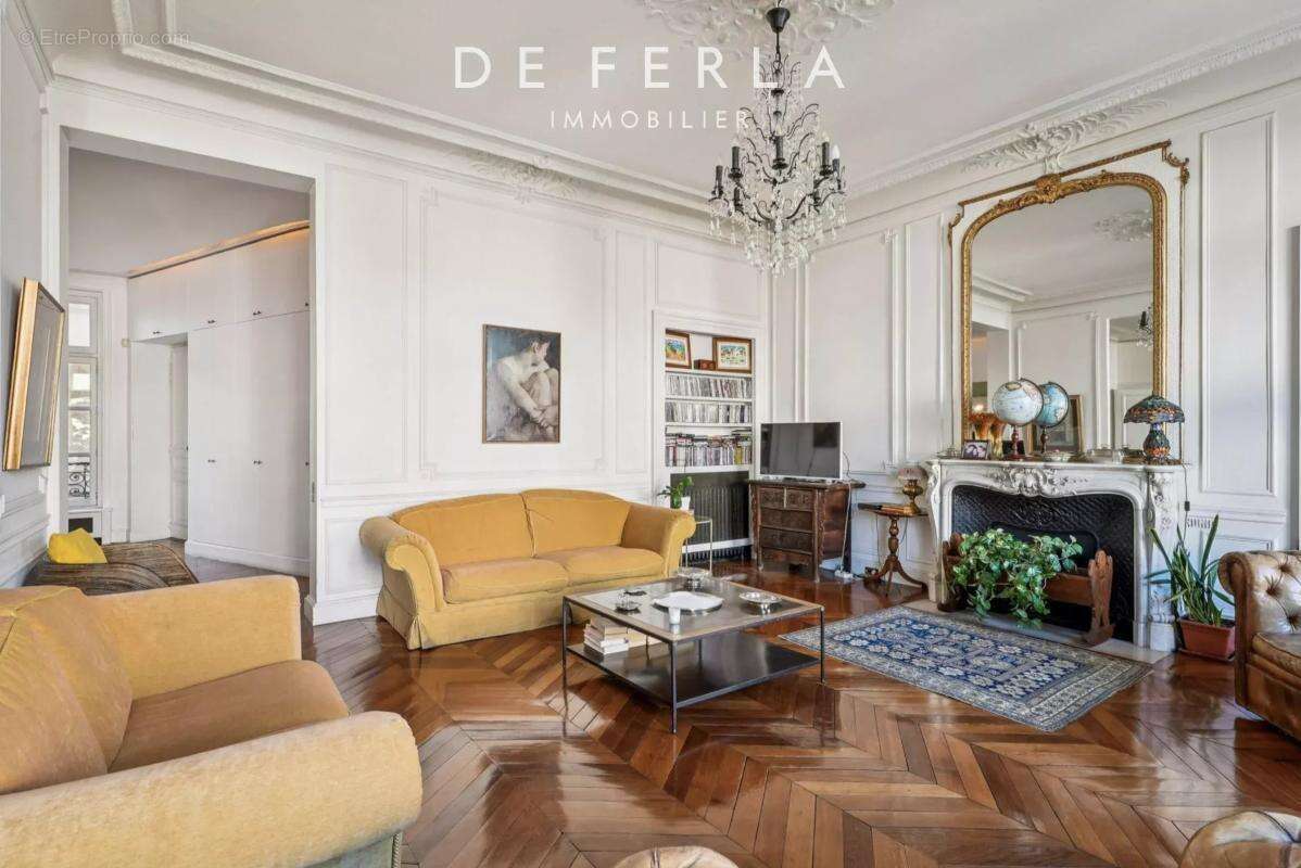 Appartement à PARIS-8E