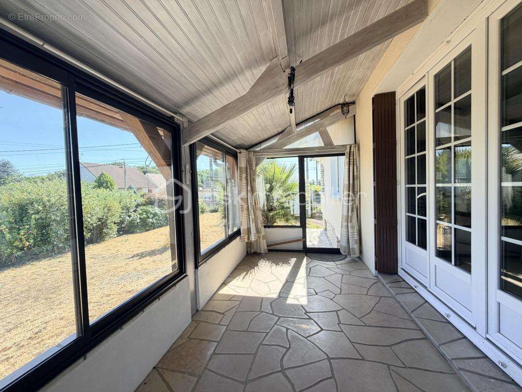 Maison familiale de 136 m² avec sous-sol complet et dépendances - photo 15