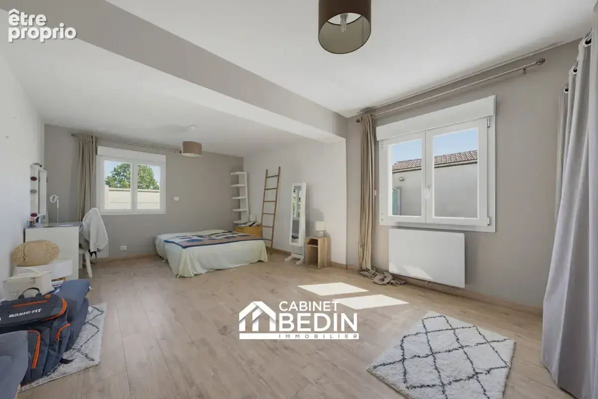 Maison 210 m² à Yvrac  - photo 8