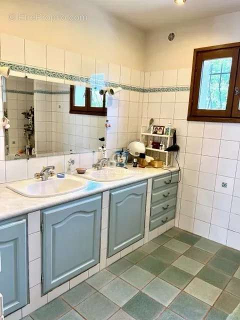 Maison à SAINT-CEZAIRE-SUR-SIAGNE