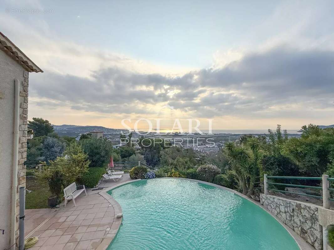 Maison à MANDELIEU-LA-NAPOULE