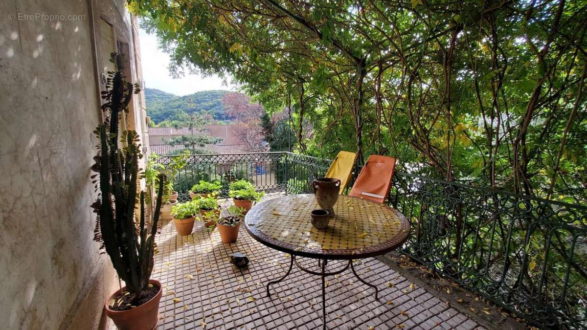 Maison à LA TOUR-SUR-ORB