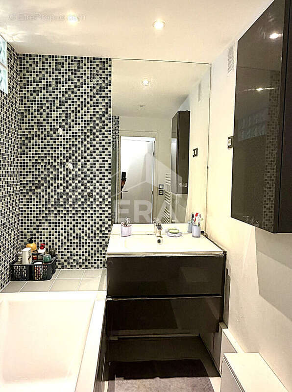 Appartement à LEVALLOIS-PERRET