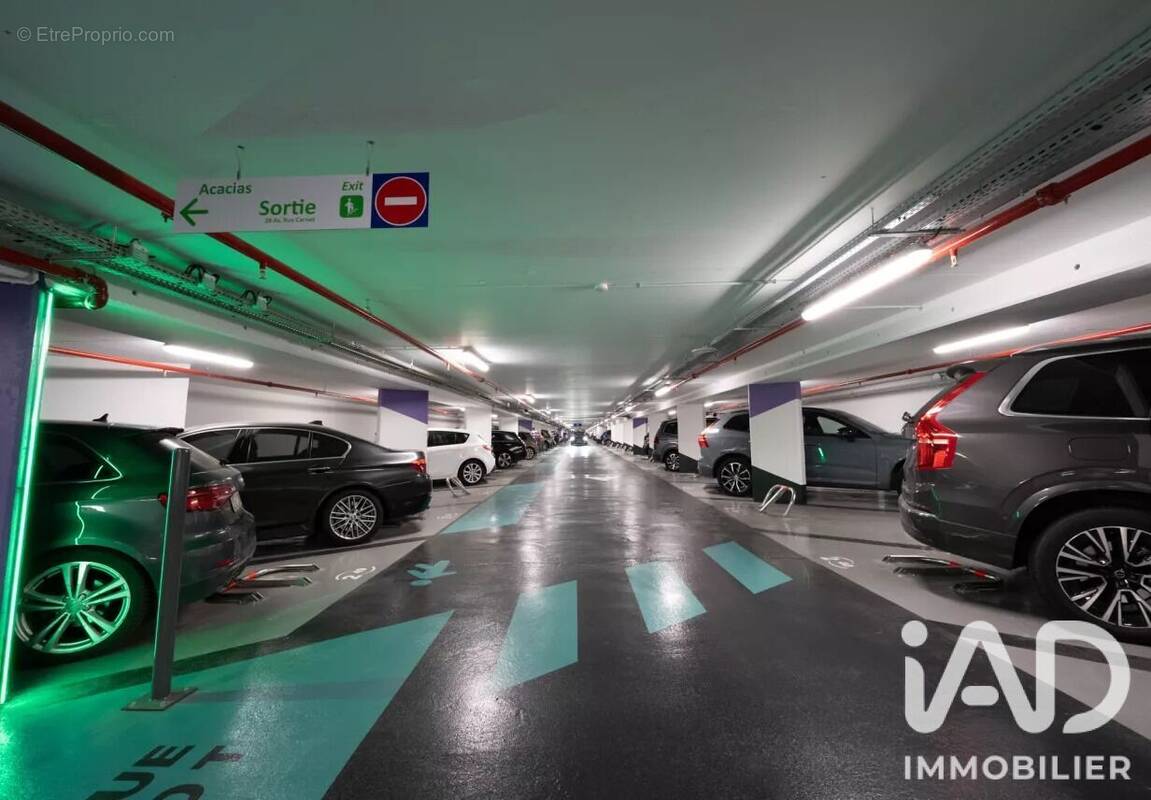 Photo 1 - Parking à PARIS-17E