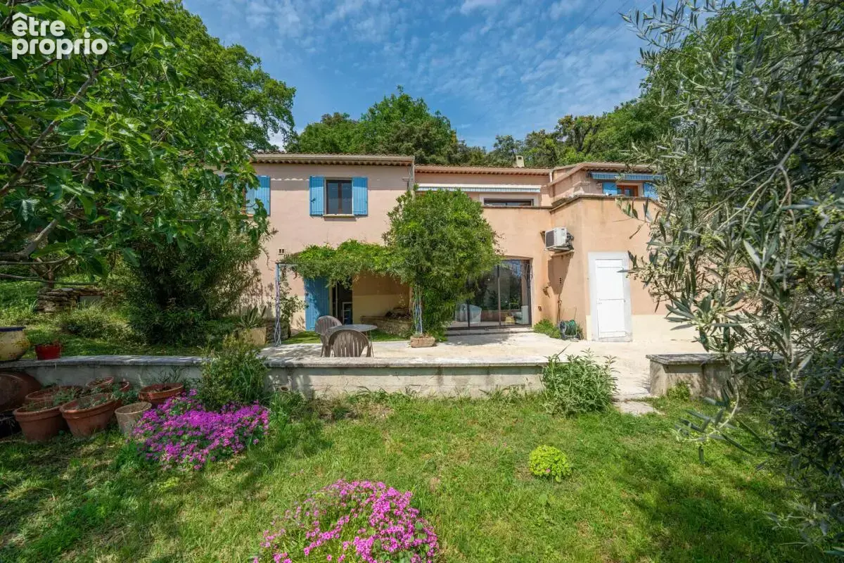 Villa T5 + T3 avec vue dégagée, piscine et immense garage - photo 3