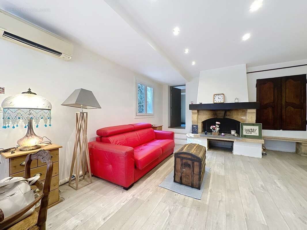 Maison à NANS-LES-PINS