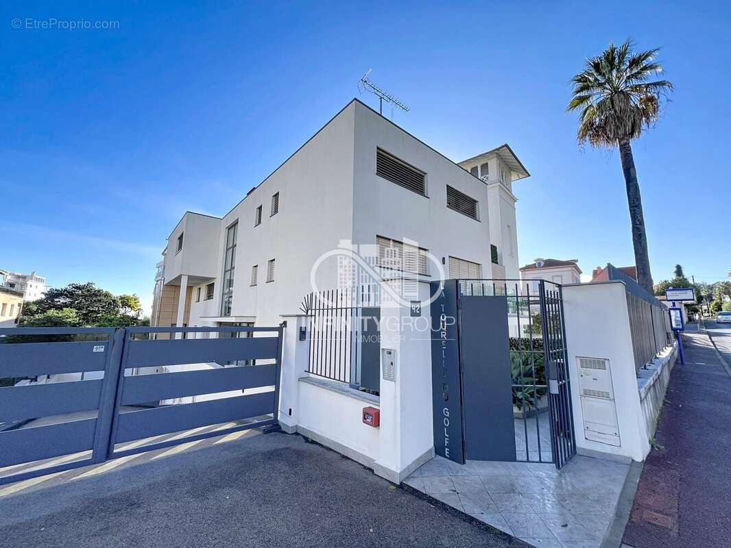 Appartement à VALLAURIS