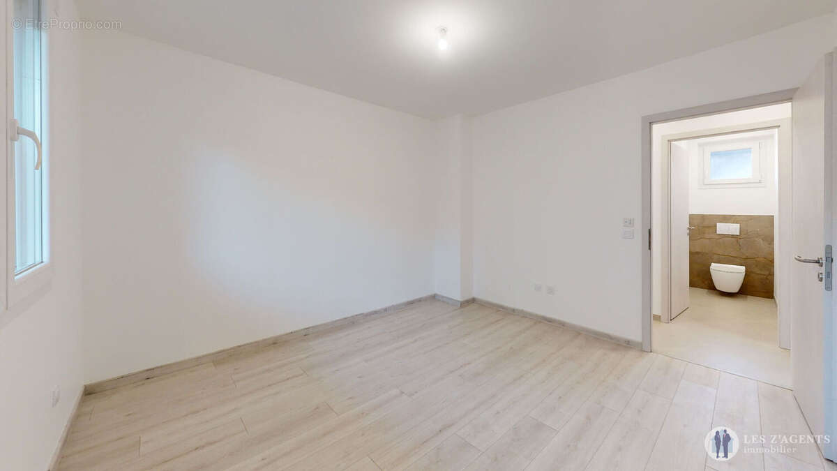 T4 récent rez-de-jardin de 100m2 - photo 12