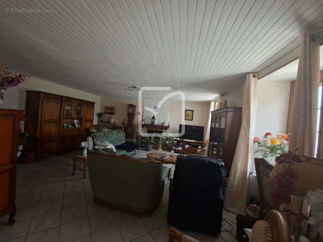 Maison individuelle en pierre, 136 m2, 4 chambres, terrain arboré clos de 1364 m2   Evriguet - photo 6