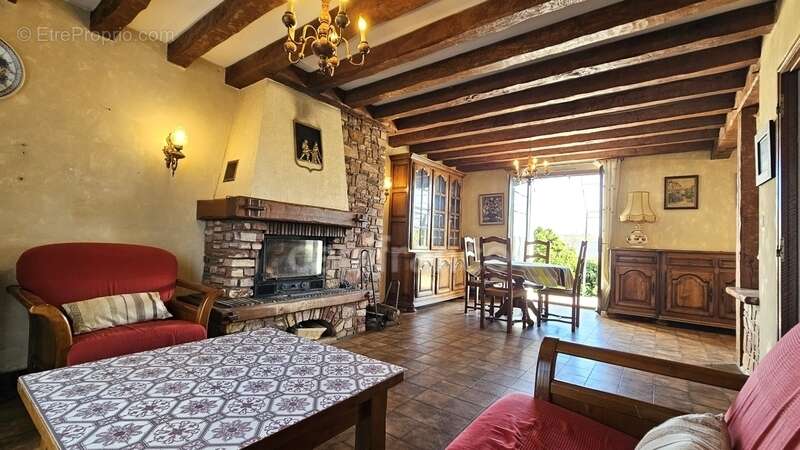 Maison à OLLAINVILLE