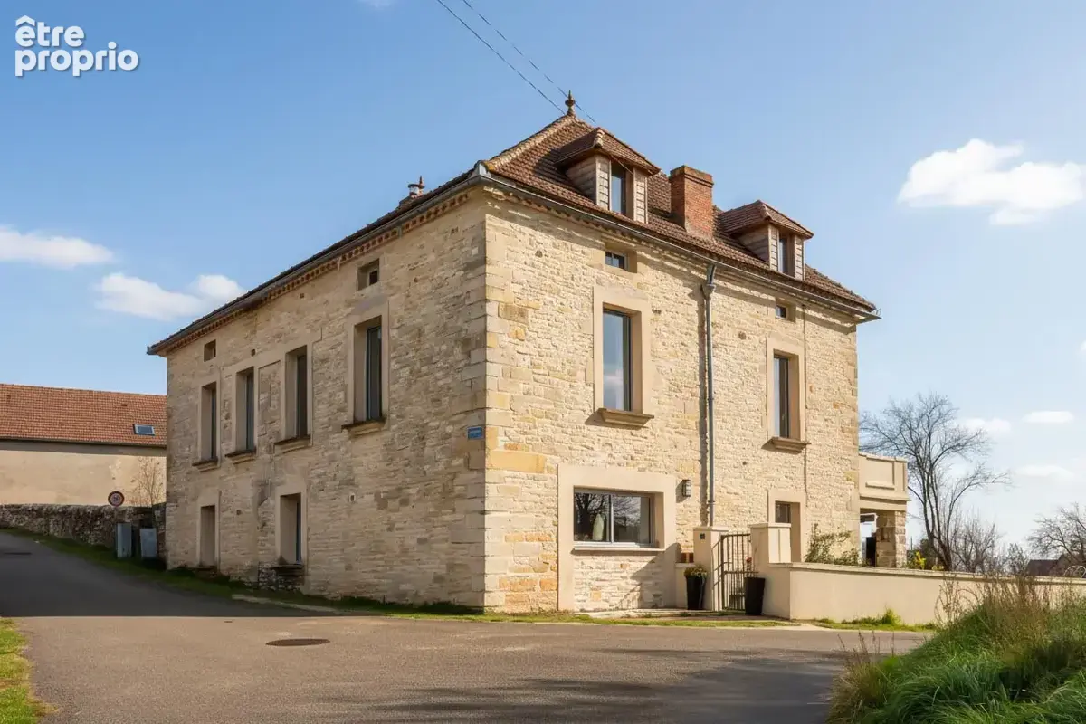 Chef-d'œuvre en pierre d'époque dans un charmant village du sud-ouest de la France - photo 2