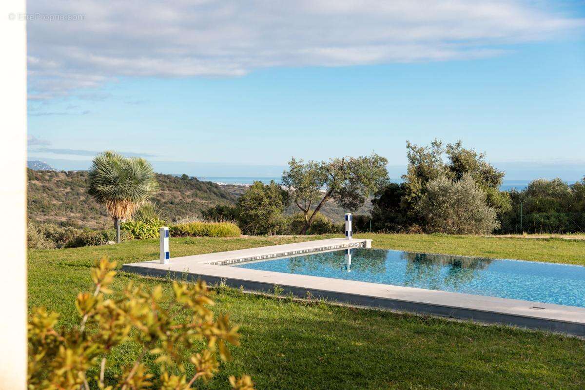 Maison à ROQUEFORT-LES-PINS