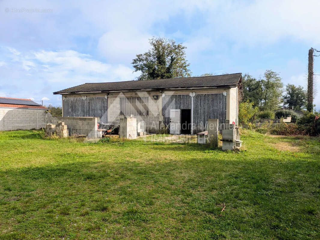 Terrain à SAINT-HILAIRE-DU-ROSIER