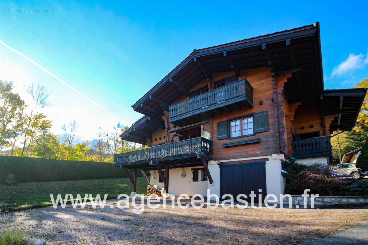 Maison à DIVONNE-LES-BAINS