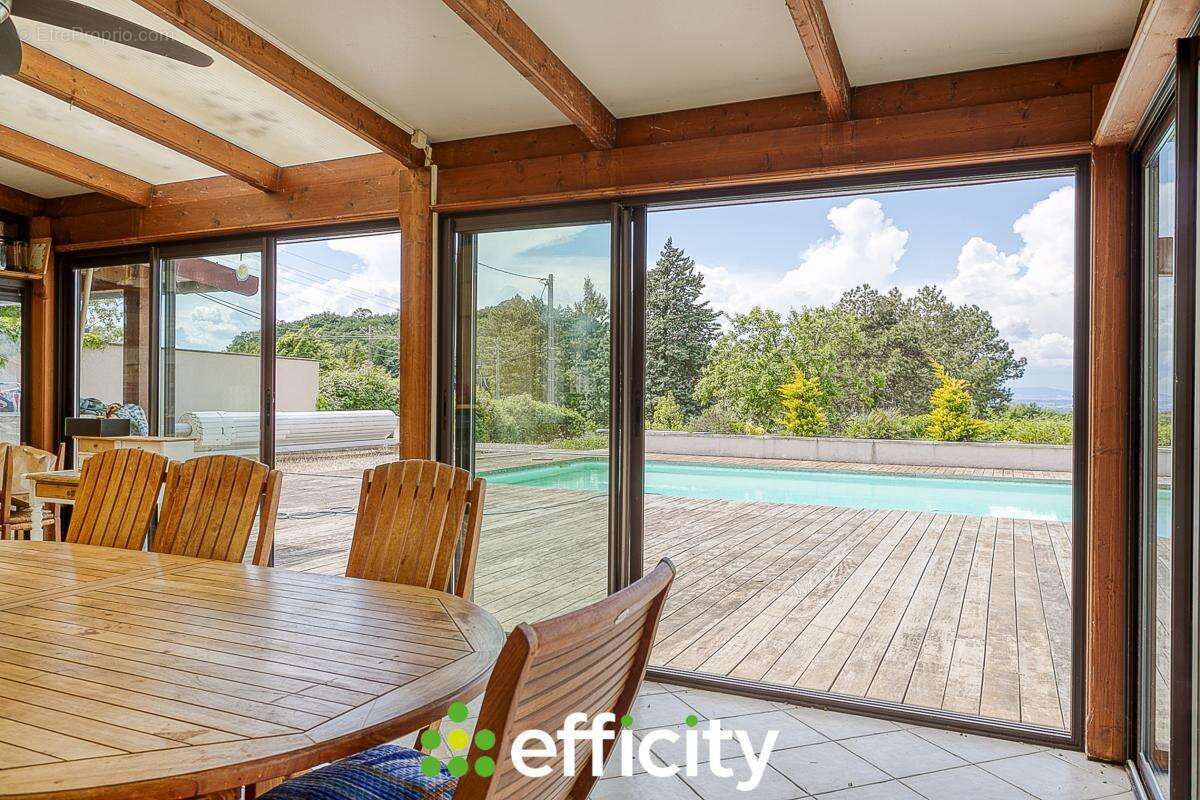 Maison à SAINT-PIERRE-DE-CHANDIEU