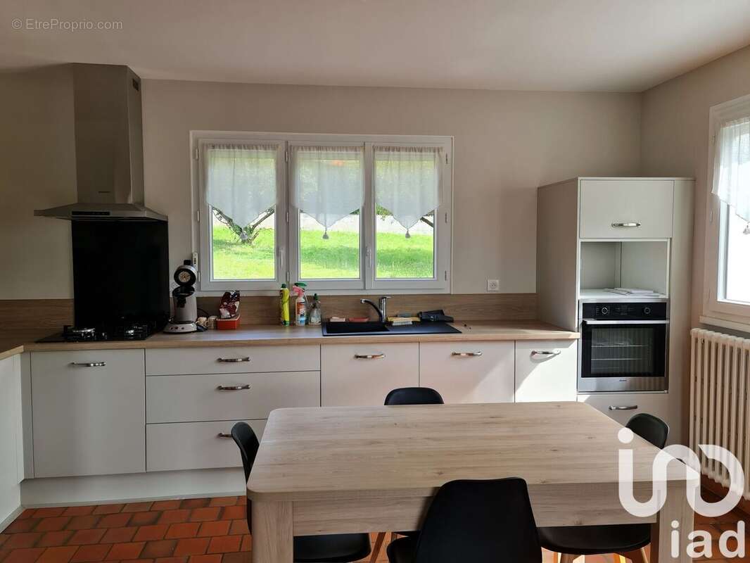 Maison 88 m² à Saint-Saturnin  - photo 2