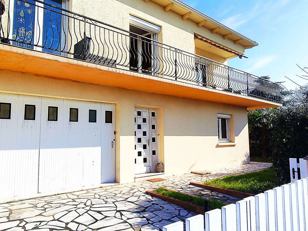 A VENDRE - AYTRE - Maison 10 pièces 260 m2 - Jardin - Garage - photo 2