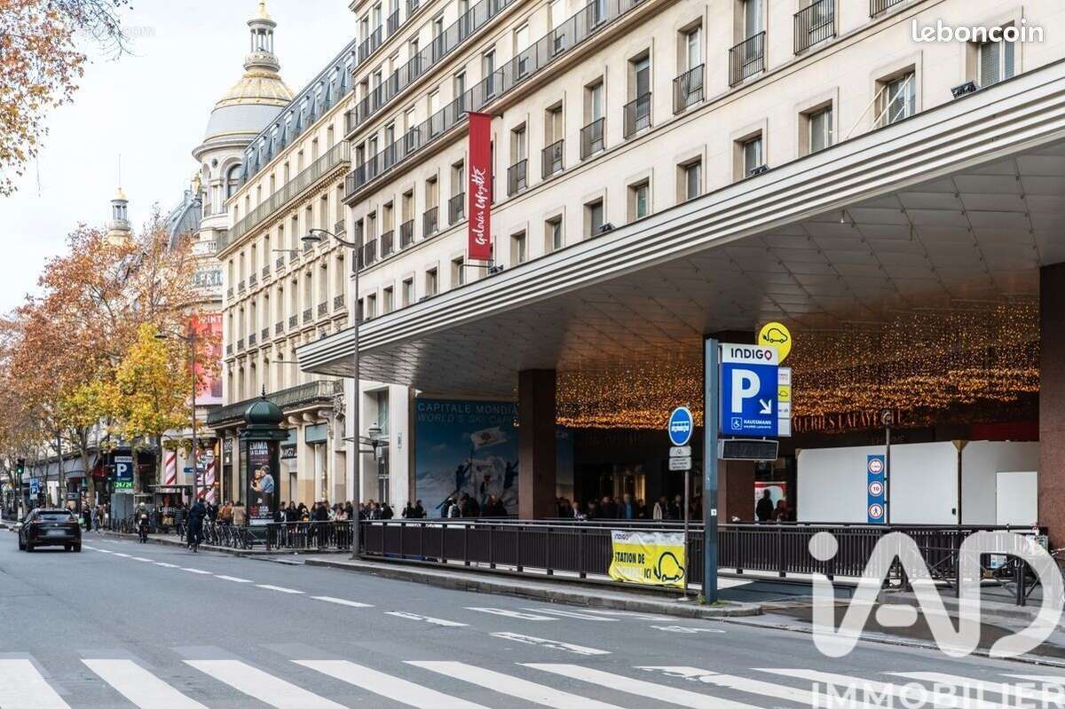 Photo 3 - Parking à PARIS-9E