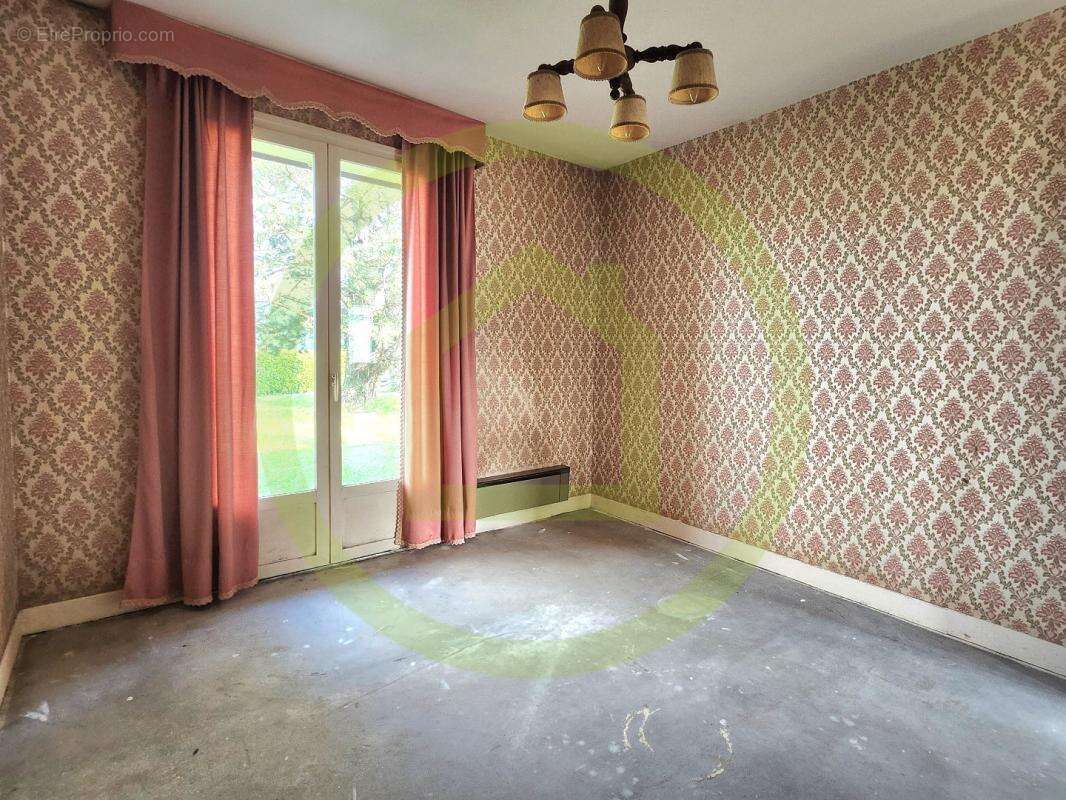 Maison à ELINCOURT-SAINTE-MARGUERITE