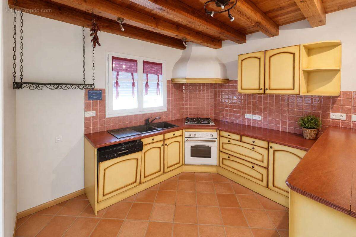 Maison familiale 8 pièces de 200 m² avec terrasse et jardin - photo 4