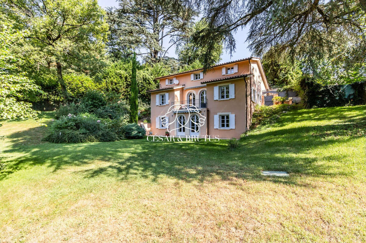 Maison 210 m² à Rillieux-La-Pape  - photo 8