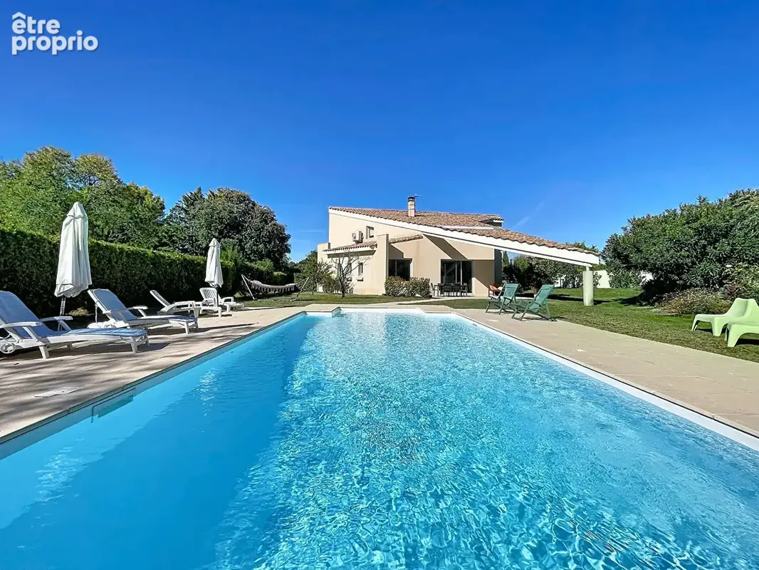 Villa d'architecte de 240m² avec piscine sur terrain de 3000m² - photo 1