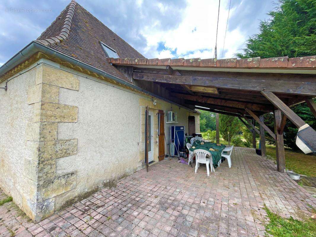 Maison à LACROPTE