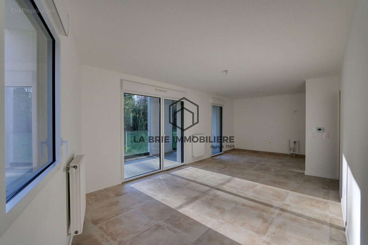 Appartement à RUBELLES