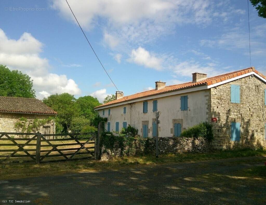 Maison à LEZAY